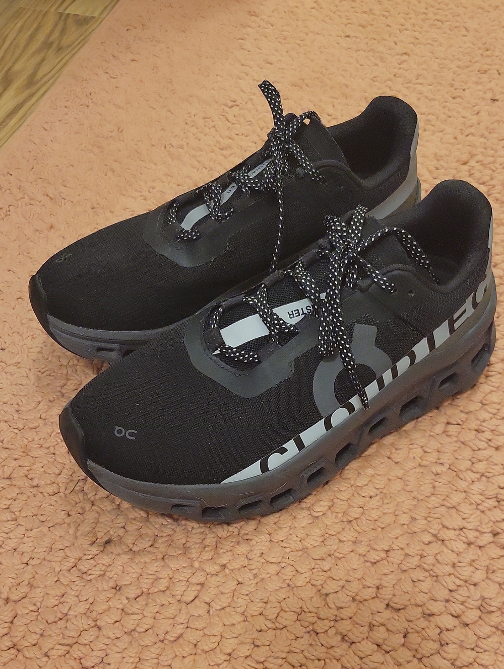 On Clouds Women's Black and Grey Athletic Sneakers Size 8